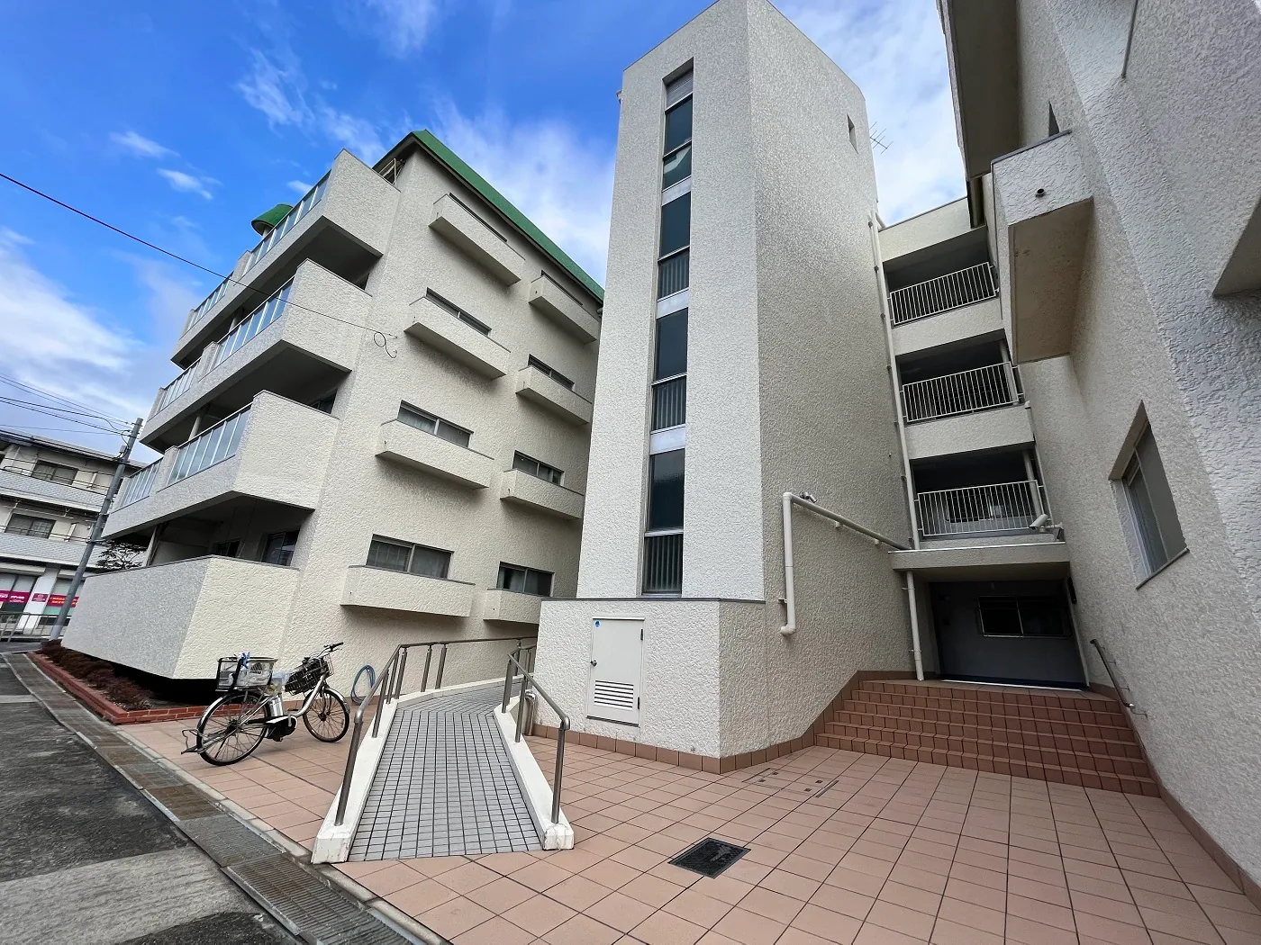 フルーレ石橋マンション【所在4階・角住戸】
